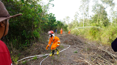 tim TCA yang sedang simulasi memadamkan kebakaran hutan di Desa Lebung Itam, OKI/Anyelir.