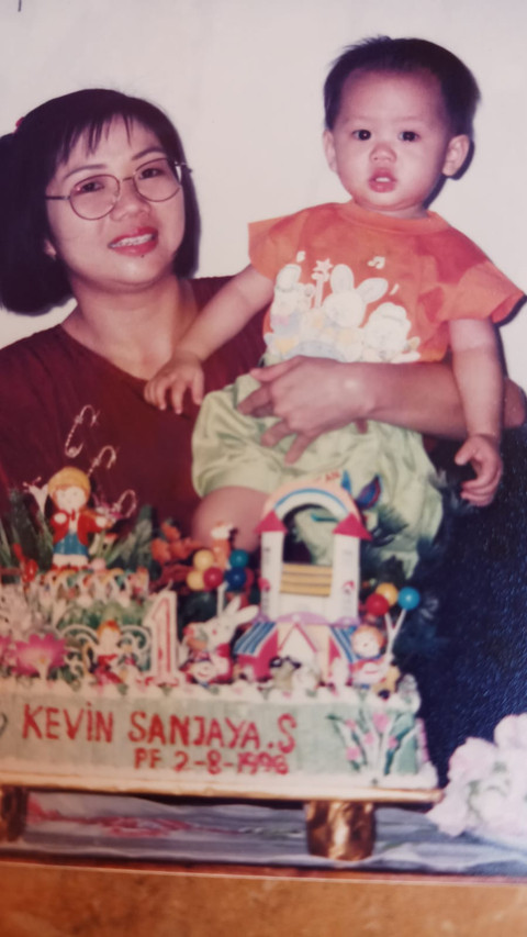 Winartin Niawati dan Kevin Sanjaya semasa kecil. Foto: Dok. Istimewa