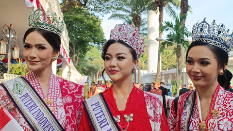 Putri Indonesia 2025 menghadiri upacara Peringatan HUT ke-80 RI di Istana Merdeka, Jakarta Pusat, Minggu (17/8/2025). Foto: Zamachsyari/kumparan