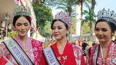 Putri Indonesia 2025 menghadiri upacara Peringatan HUT ke-80 RI di Istana Merdeka, Jakarta Pusat, Minggu (17/8/2025). Foto: Zamachsyari/kumparan