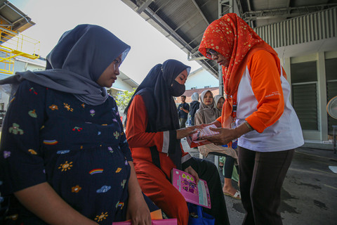 Pemeriksaan karyawati harian/borong PT Djarum yang sedang hamil pada program Gerakan Menjaga Periode Emas (GEMAS) di Kudus, Jawa Tengah, Rabu (6/8/2025). Foto: Aditia Noviansyah/kumparan