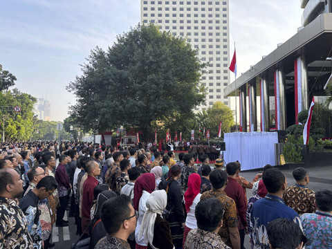 Suasana upacara peringatan hari kemerdekaan di gedung Merah Putih KPK, Jakarta Pusat pada Minggu (17/8/2025). Foto: Abid Raihan/kumparan