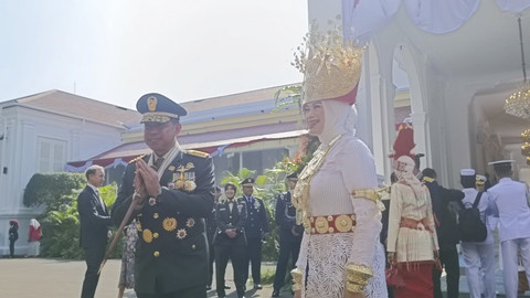 Panglima TNI Jenderal Agus Subiyanto bersama istri menghadiri upacara peringatan HUT ke-80 RI di Istana Merdeka, Jakarta, Minggu (17/8/2025). Foto: Zamachsyari/kumparan