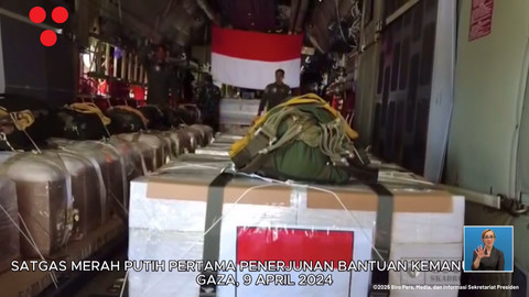 Video pesawat yang mengirimkan bantuan dari Indonesia untuk warga Palestina di Gaza ditampilkan sebelum upacara peringatan HUT ke-80 RI di Istana Merdeka, Jakarta, Minggu (17/8/2025).  Foto: YouTube/ Sekretariat Presiden