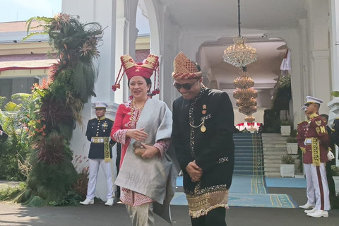 Ketua DPR RI Puan Maharani tiba menghadiri upacara peringatan HUT ke-80 RI di Istana Merdeka, Jakarta, Minggu (17/8/2025). Foto: Zamachsyari/kumparan