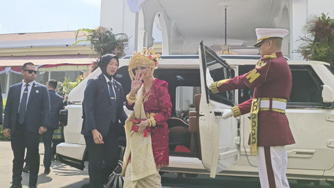 Istri Wakil Presiden Republik Indonesia Selvi Ananda menghadiri acara peringatan HUT ke-80 Republik Indonesia di Istana Merdeka, Jakarta Pusat, Minggu (17/8/2025). Foto: Zamachsyari/kumparan