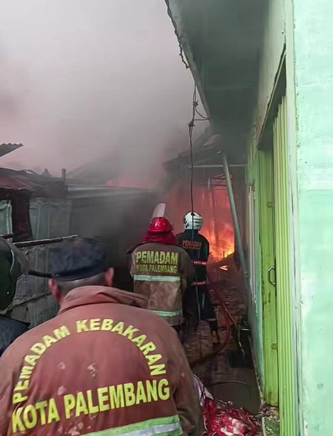 Kebakaran di Kecamatan Gandus yang menghanguskan 19 unit rumah/Anyelir.