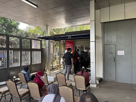 KPK buka kesempatan besuk tahanan untuk para keluarga di HUT ke-80 RI di Rutan KPK cabang Gedung Merah Putih, Jakarta Selatan pada Minggu (17/8/2025). Foto: Abid Raihan/kumparan