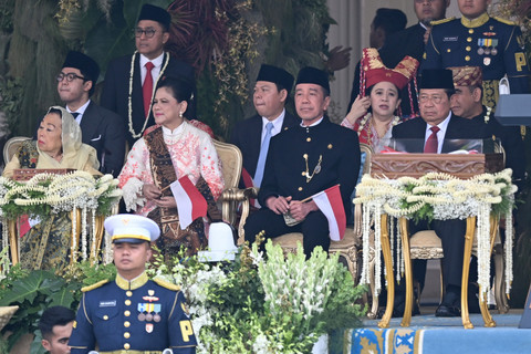 Presiden ke-6 RI Susilo Bambang Yudhoyono bersama Presiden ke-7 RI Joko Widodo menghadiri upacara peringatan HUT ke-80 RI di Istana Merdeka, Jakarta, Minggu (17/8/2025). Foto: Galih Pradipta/ANTARA FOTO