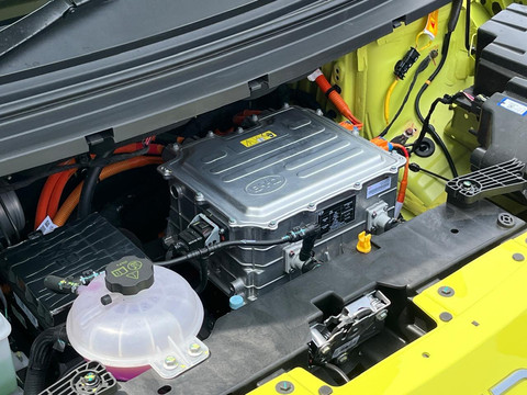 Ruang mesin BYD Atto 1.  Foto: Syahrul Ghiffari/kumparan