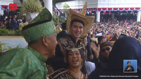 Zita Anjani dan Verrell Bramasta berjoget Tabola Bale saat meriahkan HUT ke-80 RI di Istana Merdeka, Minggu (17/8/2025). Foto: YouTube/ Sekretariat Presiden