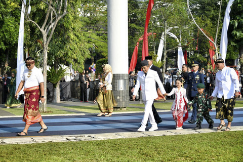 Gubernur Jawa Barat Dedi Mulyadi memimpin Upacara Bendera HUT ke 80 RI di Lapangan Gasibu, Kota Bandung, Minggu (17/8/2025). Foto: Dok. Pemprov Jabar