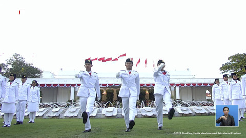 Upacara penurunan bendera Merah Putih HUT ke-80 RI di Istana Merdeka, Jakarta, Minggu (17/8/2025). Foto: Youtube/Sekretariat Presiden