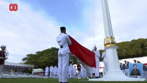 Upacara penurunan bendera Merah Putih HUT ke-80 RI di Istana Merdeka, Jakarta, Minggu (17/8/2025). Foto: YouTube/Sekretariat Presiden