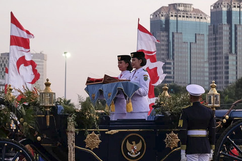 Prosesi penyimpanan Bendera Pusaka Merah Putih dan Teks Proklamasi di Monas, Minggu (17/8/2025). Foto: Luthfi Humam/kumparan