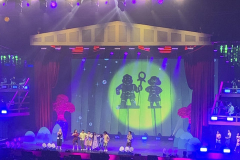 Konser Jumbo digelar di Beacy City Internasional Stadium (BCIS), Ancol, Jakarta Utara pada Minggu (17/8/2025). Foto: Vincentius Mario/kumparan