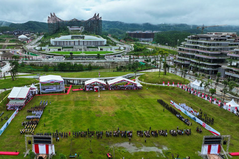 Suasana yang sakral upacara penurunan bendera dalam rangka HUT RI ke-80 di IKN pada Minggu (17/08/2025). Foto: OIKN