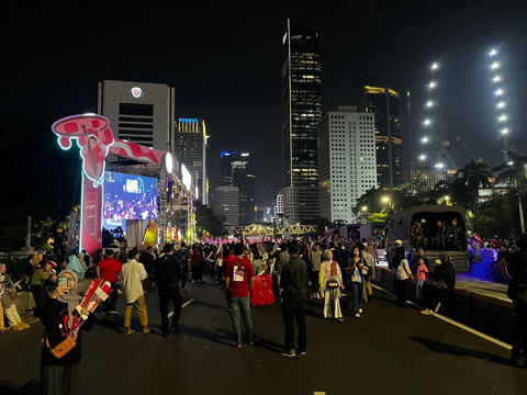 Penutupan Jalan di Sudirman tepatnta di Kawasan Panggung Pesta Rakyat Dukuh Atas, Kinggu (17/8/2025). Foto: Rayyan Farhansyah/kumparan