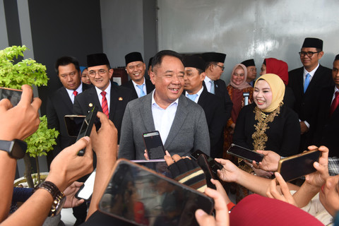 Wakil Gubernur Sumsel, Cik Ujang saat memberikan Surat Keputusan Remisi dalam sambut HUT ke-80 RI/ist.