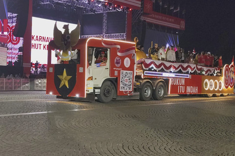 Parade karnaval dalam rangka HUT ke-80 Kemenrdekaan RI di Monumen Nasional (Monas), Jakarta, Minggu (17/8/2025). Foto: Luthfi Humam/kumparan