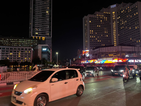 Lalu lintas di sekitar Bunderan HI Usai Hut Ke-80 RI, Jakarta Pusat, Senin (18/8). Foto: Rayyan Farhansyah/kumparan