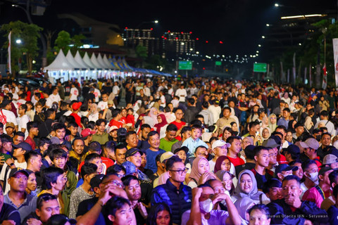 Antusias masyarakat menunggu penampilan band Padi Reborn pada Pesta Rakyat IKN, Min... </div>
<div class=