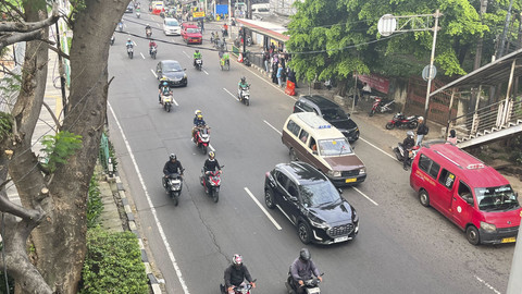 Suasana lalu lintas di Jalan Lenteng Agung Raya, Jagakarsa, Jakarta Selatan, Senin (18/8/2025). Foto: Nasywa Athifah/kumparan