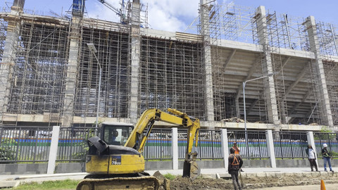 Pantauan proses pembangunan Revitalisasi Stadion Teladan, Kota Medan, Senin (18/8/2025). Foto: Amar Marpaung/kumparan