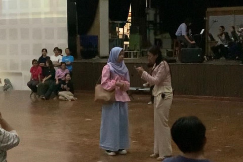 Latihan teater drama musikal Pengin Hijrah di gedung Teater Luwes IKJ, Jakarta Pusat, Senin (18/8/2025).
 Foto: Vincentius Mario/kumparan
