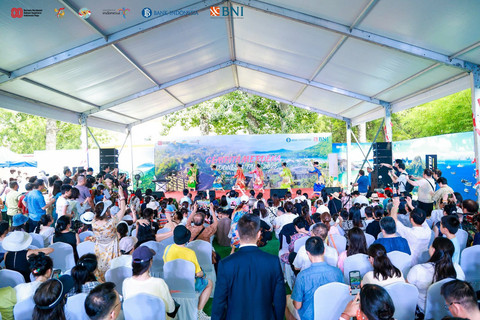 Hiburan usai upacara peringatan HUT ke-80 RI di KBRI Beijing, China, Minggu (17/8/2025). Foto: KBRI Beijing