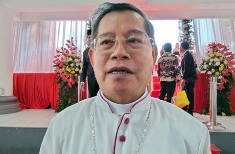 Uskup , Mgr. Benedictus Estephanus Rolly Untu