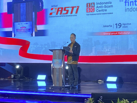 Ketua Dewan Komisioner OJK, Mahendra Siregar, dalam acara Indonesia Digital Bank Summit 2025 & Launching Kampanye Nasional Waspada Penipuan dan Keuangan Ilegal di Jakarta, Selasa (19/8/2025). Foto: Muhammad Fhandra Hardiyon/kumparan
