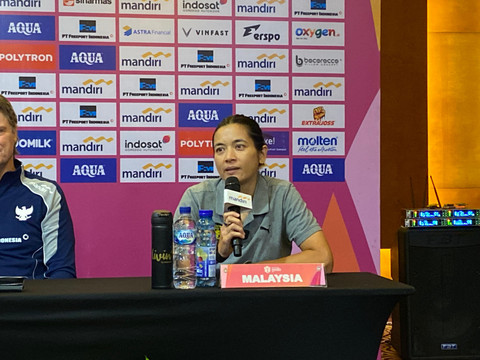 Leila Chua Pak Ling, pelatih Timnas Wanita Malaysia U-16 di konferensi pers jelang Piala AFF Wanita U-16 2025 di Hotel Paragon Solo, Jawa Tenga... </div>
<div class=