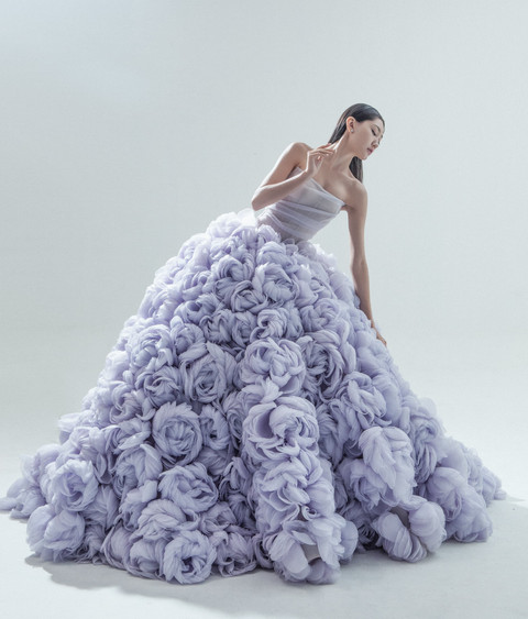 Gaun couture lansiran desainer Indonesia Monica Ivena dari koleksi Jardin le Fleur. Foto: Monica Ivena