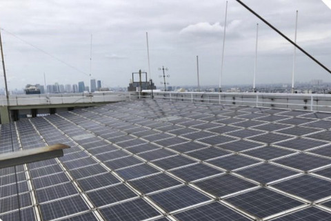 Pembangkit Listrik Tenaga Surya (PLTS) yang telah terpasang di Balai Kota, Gambir, Jakarta Pusat.  Foto: Dok. Pemprov DKI Jakarta