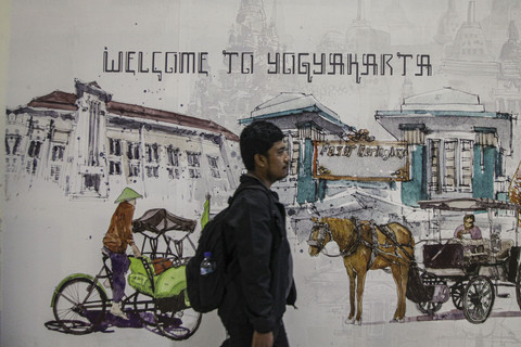 Penumpang tiba di Bandara Internasional Yogyakarta, Kulon Progo, D I Yogyakarta, Kamis (19/8/2025). Foto: Darryl Ramadhan/kumparan