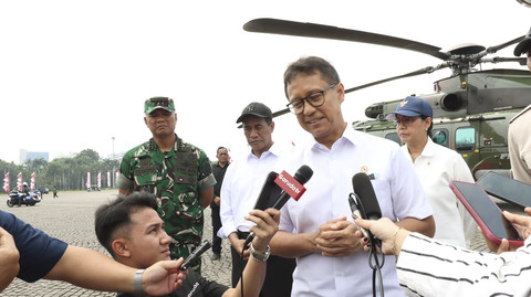 Menkes Budi Gunadi Sadikin usai meninjau batalyon teritorial pembangunan di Monas, Jakarta Pusat, Rabu (30/8/2025). Foto: Jonathan Devin/kumparan
