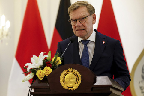 Menteri Luar Negeri Jerman Johann Wadephul menjawab pertanyaan wartawan saat sesi konferensi pers di Gedung Kemenlu RI, Jakarta Pusat, Rabu (20/8/2025). Foto: Ajeng Dinar Ulfiana/Reuters