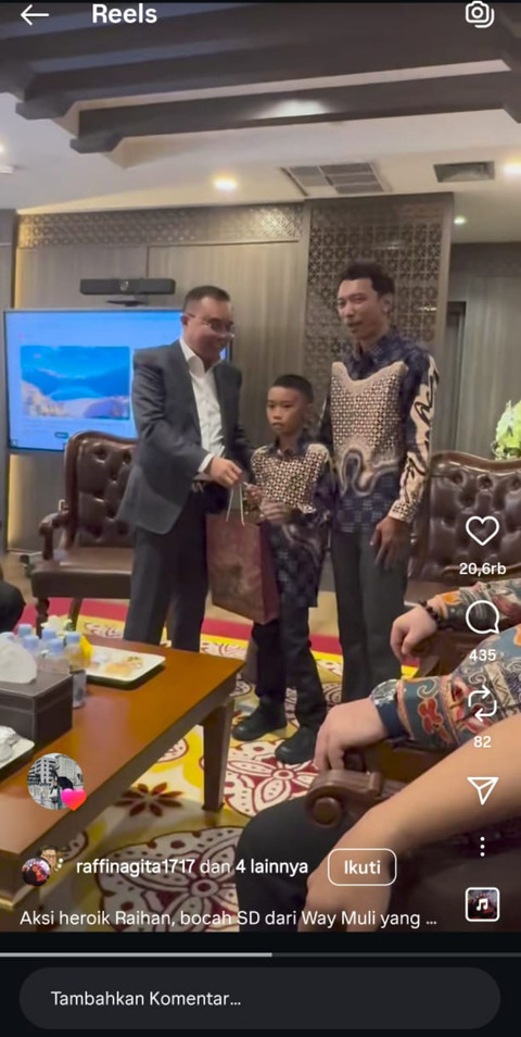 Raihan Diaz Rinawi, siswa SD asal Lampung yang viral usai memanjat tiang bendera untuk memperbaiki tali pengait pada upacara HUT ke-80 RI diundang ke DPR pada Rabu (20/6/2025). Foto: Dok. Screenshot Instagram raffinagita1717