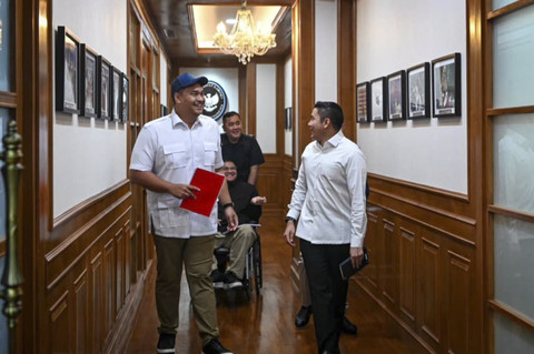 Sekretaris Kabinet Letkol Teddy Indra Wijaya menerima kedatangan Menpora Dito Ariotedjo di Jakarta, Rabu (20/8/2025). Foto: Instagram/ @sekertariat.kabinet