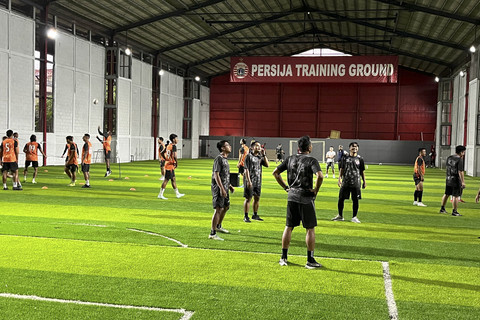 Sejumlah pemain Persija Jakarta mengikuti sesi latihan di Persija Training Ground, Depok, Jawa Barat, Rabu (20/8/2025). Foto: Azrumi El Ghazali/kumparan