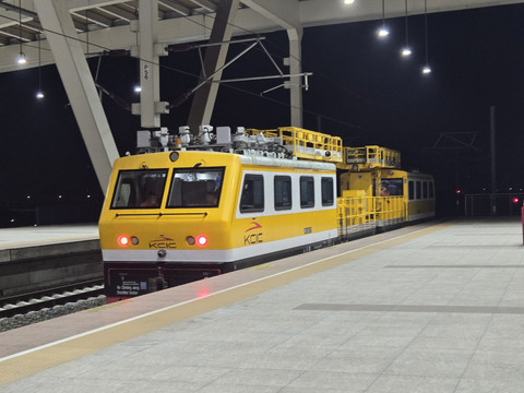 Rail car atau kereta pemeriksa prasarana yang mengecek fasilitas Whoosh usai gempa di Bekasi, Rabu (20/8) malam. Foto: KCIC 