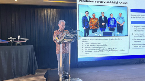 Ketua Umum Asosiasi Antariksa Indonesia (ARIKSA) Adi Rahman Adiwoso saat acara Diskusi Panel di Grand Hyatt, Jakarta Pusat, Kamis (21/8/2025). Foto: Nasywa Athifah/kumparan