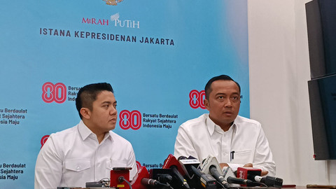 Konferensi pers Seskab Letkol Teddy Indra Wijaya dan Mensesneg Prasetyo Hadi di Kompleks Istana Kepresidenan, Jakarta Pusat, Selasa (21/8/2025). Foto: Zamachsyari/kumpara