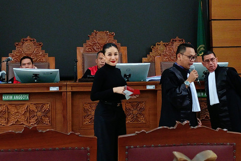 Nikita Mirzani saat menjadi sidang pemeriksaan di Pengadilan Negeri Jakarta Selatan, Kamis (21/8/2025).
 Foto: Aprilandika Pratama/kumparan