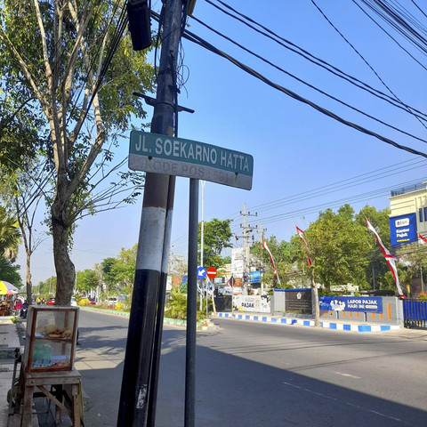 Papan Jalan Soekarno-Hatta di Jawa Timur. Foto: Lukito Aries Wibowo/Shutterstock