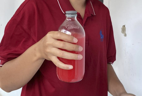 Mahasiswa Universitas Muhammadiyah Malang (UMM) ciptakan sirup sehat dari VCO. Foto: Dok. UMM 