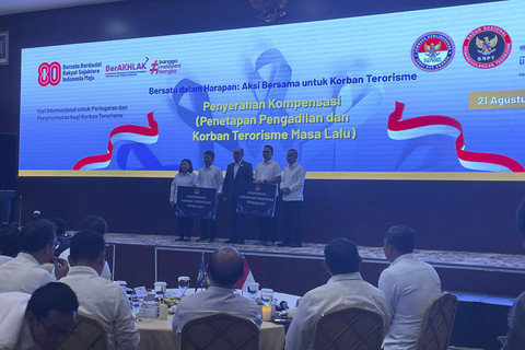 LPSK memberikan kompensasi dan bantuan untuk korban terorisme, di Kantor LPSK, Jakarta, Kamis (21/8/2025). Foto: Fadhil Pramudya/kumparan