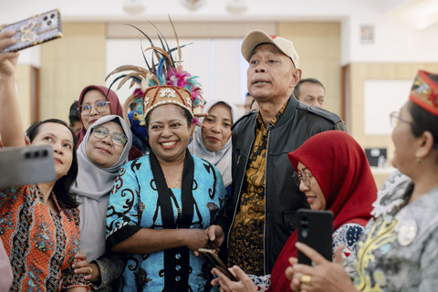 Wamensos Agus Jabo menutup retret Pembekalan Guru dan Kepala Sekolah Rakyat tahap IC di Pusat Pendidikan, Pelatihan, Pengembangan Profesi di Margaguna, Jakarta, Kamis (21/8/2025). Foto: Kemensos RI
