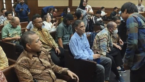 Majelis Hakim yang memvonis lepas terdakwa korporasi perkara CPO, Djuyamto (kiri), Agam Syarief Baharudin (tengah) dan Ali Muhtarom (kanan) menjalani sidang dakwaan kasus suap atur vonis lepas perkara CPO di Pengadilan Tipikor Jakarta, Kamis (21/8). Foto: Dok. Istimewa